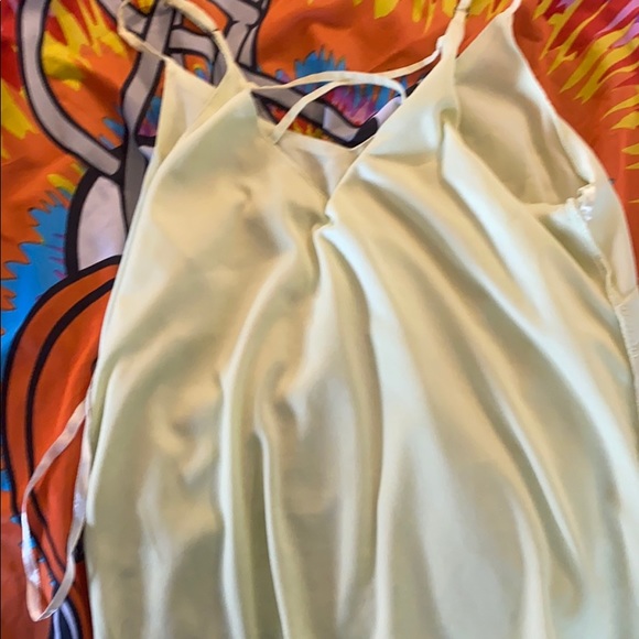 Green flouy top - Picture 2 of 3